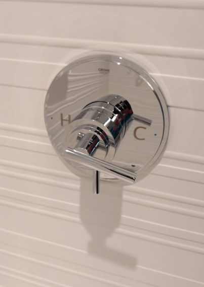 faucet with two concentric knobs